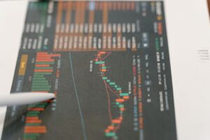 תשואות קופות גמל לפי רמות סיכון — כיצד לבחור את המסלול הנכון לגיל ולמצב שלכם